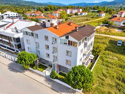 YENİCE 'DE OTEL OLARAK İŞLETİLEN SATILIK KOMPLE BİNA