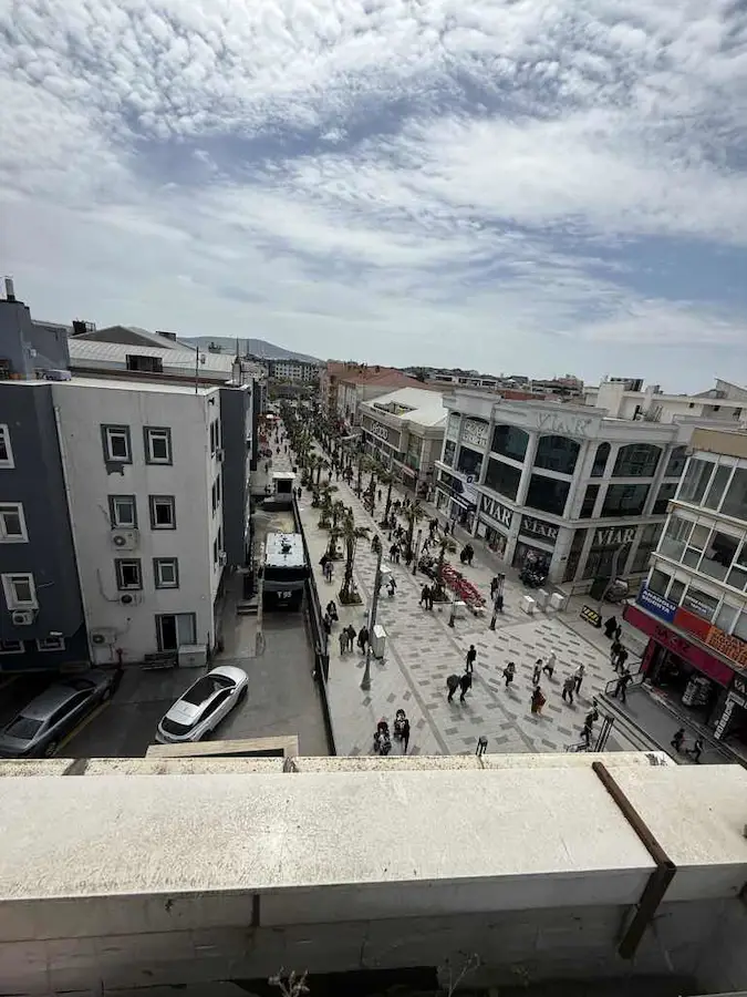 SANCAKTEPE DEMOKRASİ CADDESİNDE FIRSAT OFİS