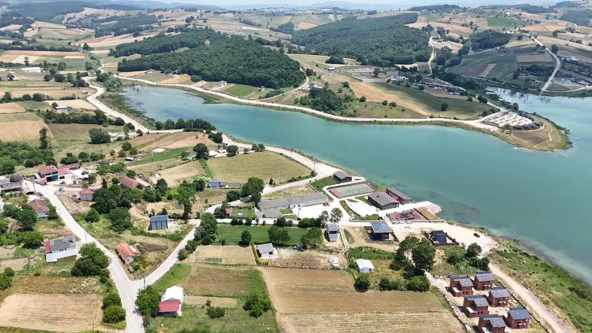 DERİNCE TAHTALI'DA ASFALT YOLA CEPHELİ 2.182 M² SATILIK ARSA
