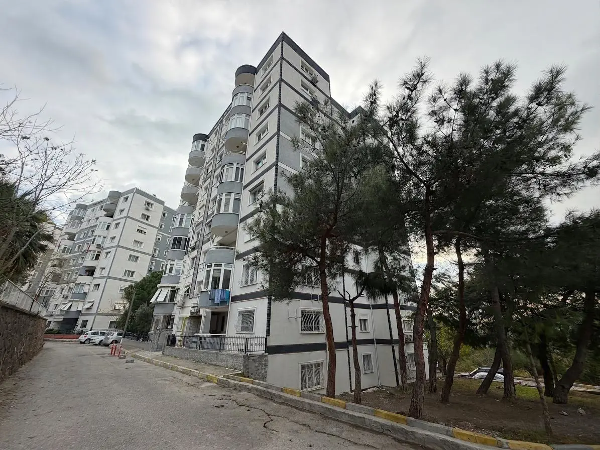BORNOVA EVKA 4 MAHALLESİ SATILIK 3+1 DAİRE TADİLATLI