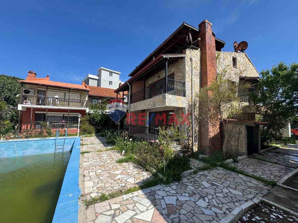 GÜZELBAHÇE SİTELER'DE HAVUZLU, OTOPARKLI 4+1 KİRALIK VİLLA