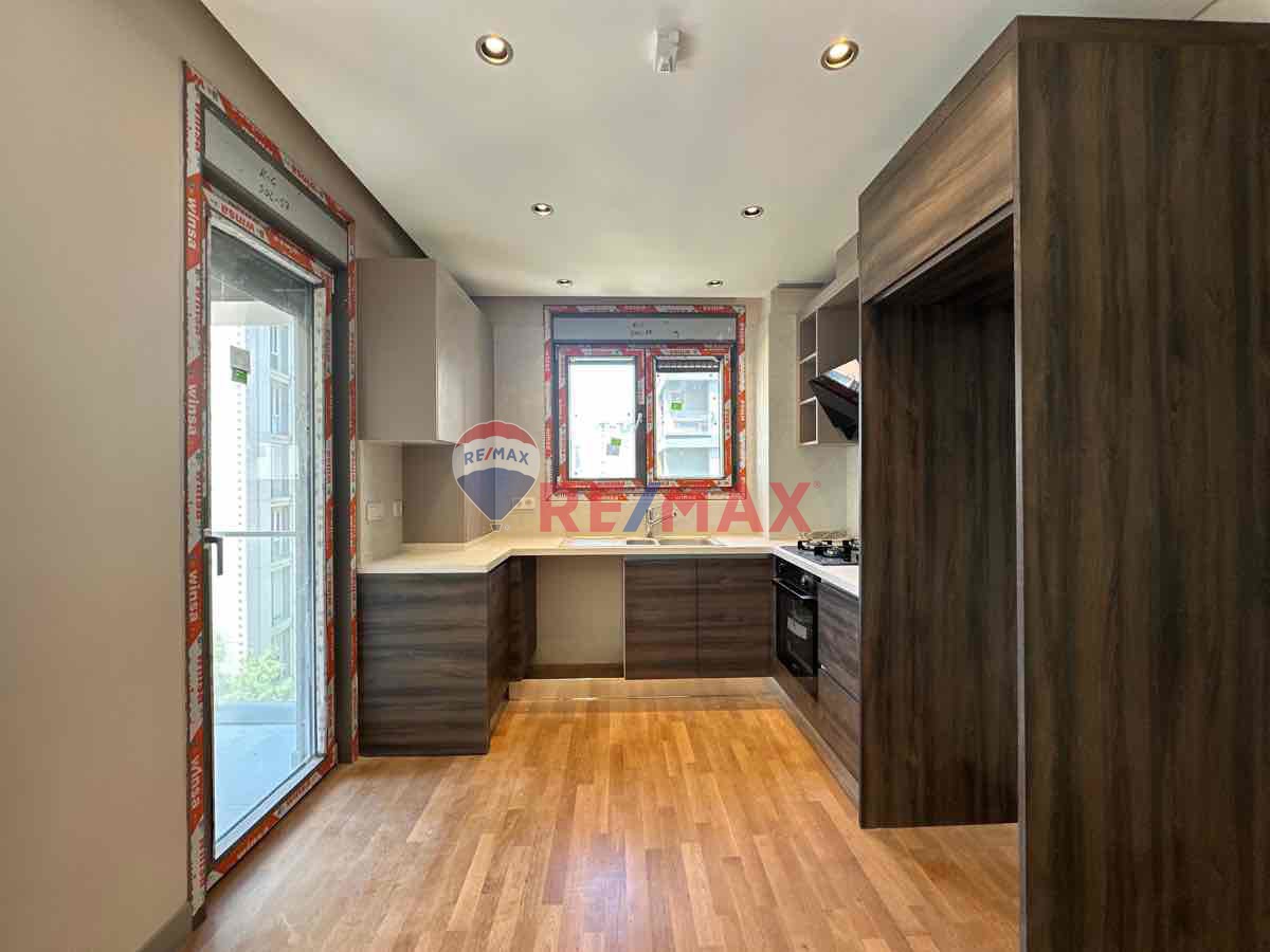 RE/MAX DOĞUŞ 'TAN KIZILTOPRAK'TA ÇOK İYİ KONUMLU SIFIR BİNA 2+1