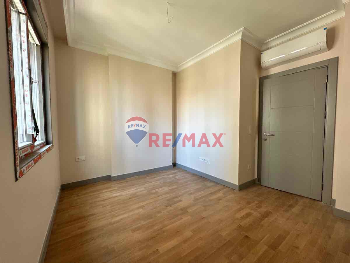 RE/MAX DOĞUŞ 'TAN KIZILTOPRAK'TA ÇOK İYİ KONUMLU SIFIR BİNA 2+1