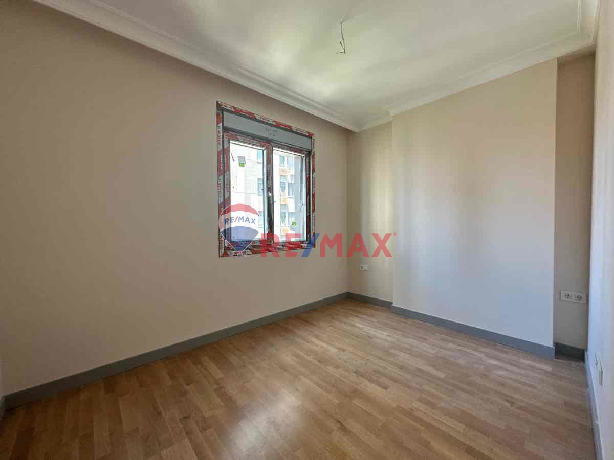 RE/MAX DOĞUŞ 'TAN KIZILTOPRAK'TA ÇOK İYİ KONUMLU SIFIR BİNA 2+1