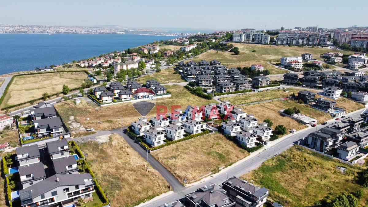 REMAX MAHAL'DEN DEREAĞZI MAHALLESİNDE VİLLA İMARLI SATILIK KÖŞE PARSEL