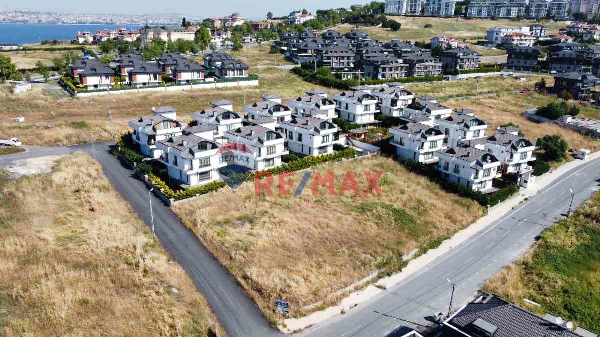 REMAX MAHAL'DEN DEREAĞZI MAHALLESİNDE VİLLA İMARLI SATILIK KÖŞE PARSEL