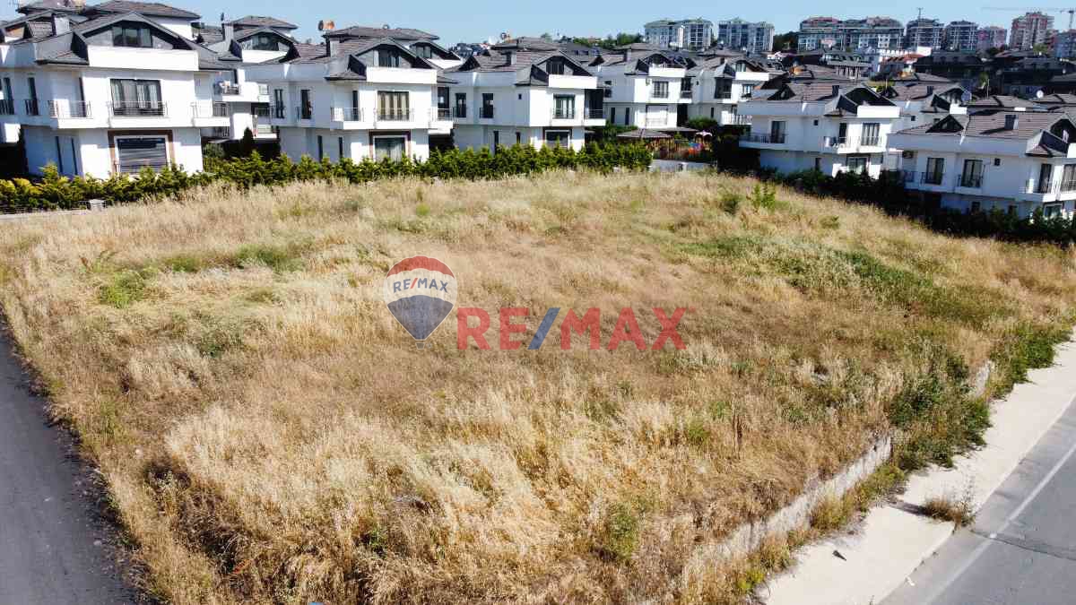 REMAX MAHAL'DEN DEREAĞZI MAHALLESİNDE VİLLA İMARLI SATILIK KÖŞE PARSEL