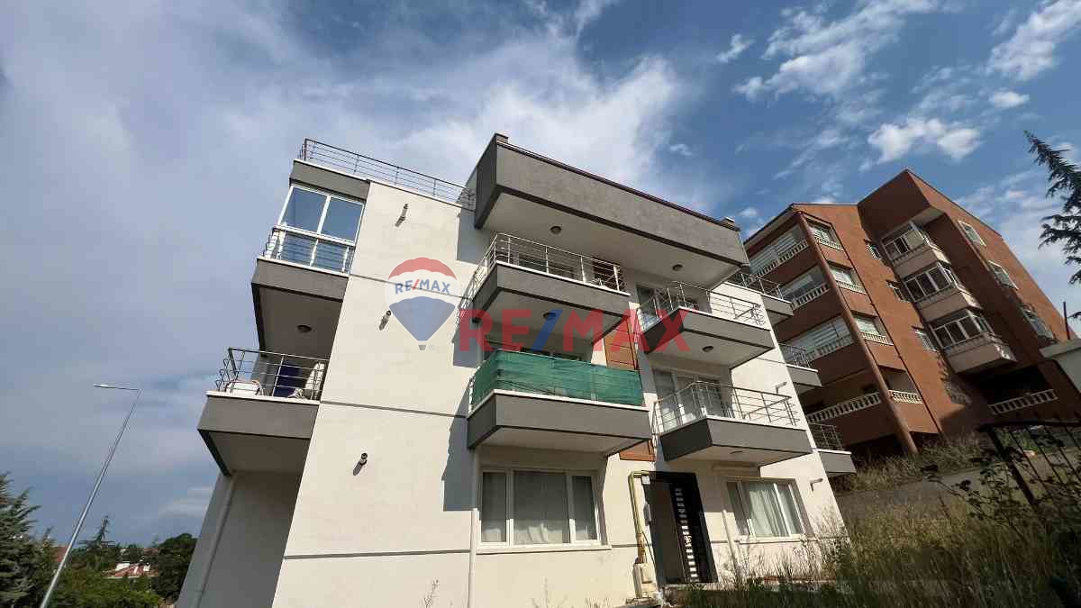 İNCEK MAHALLESİ’NDE GENİŞ 2+1 EŞYALI KİRALIK DAİRE