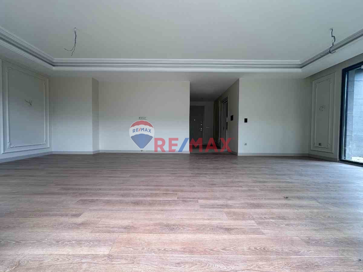 SILIVRI ORTAKÖY'DE SITE ICINDE VILLA