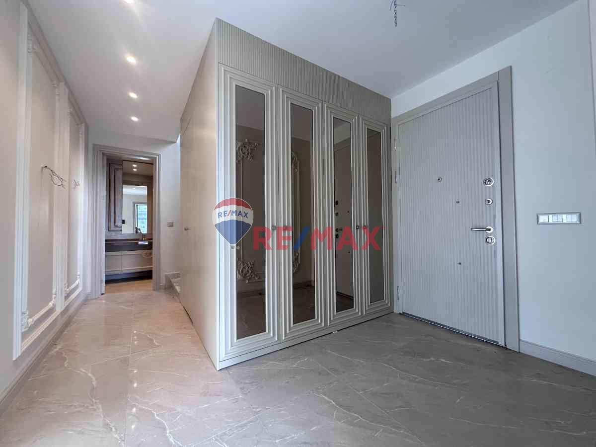 SILIVRI ORTAKÖY'DE SITE ICINDE VILLA