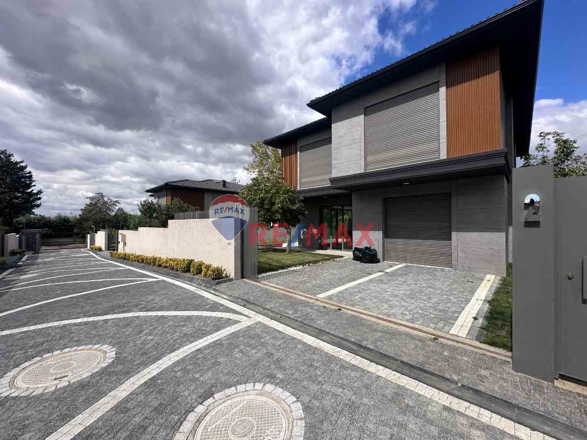 SILIVRI ORTAKÖY'DE SITE ICINDE VILLA