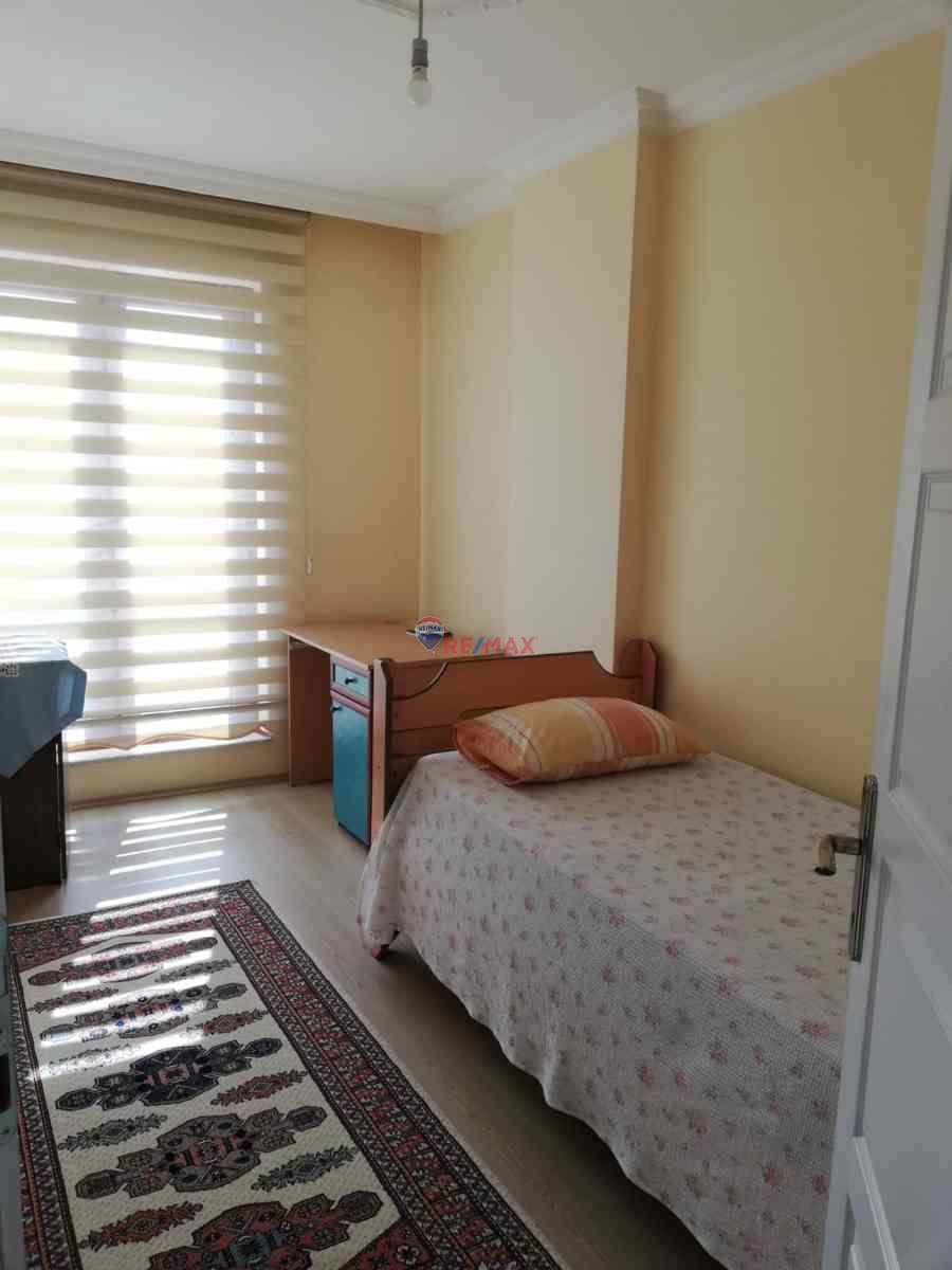 İZMİT ALİKAHYA MERKEZİ KONUMDA 3+1 GENİŞ EŞYALI SATILIK DAİRE