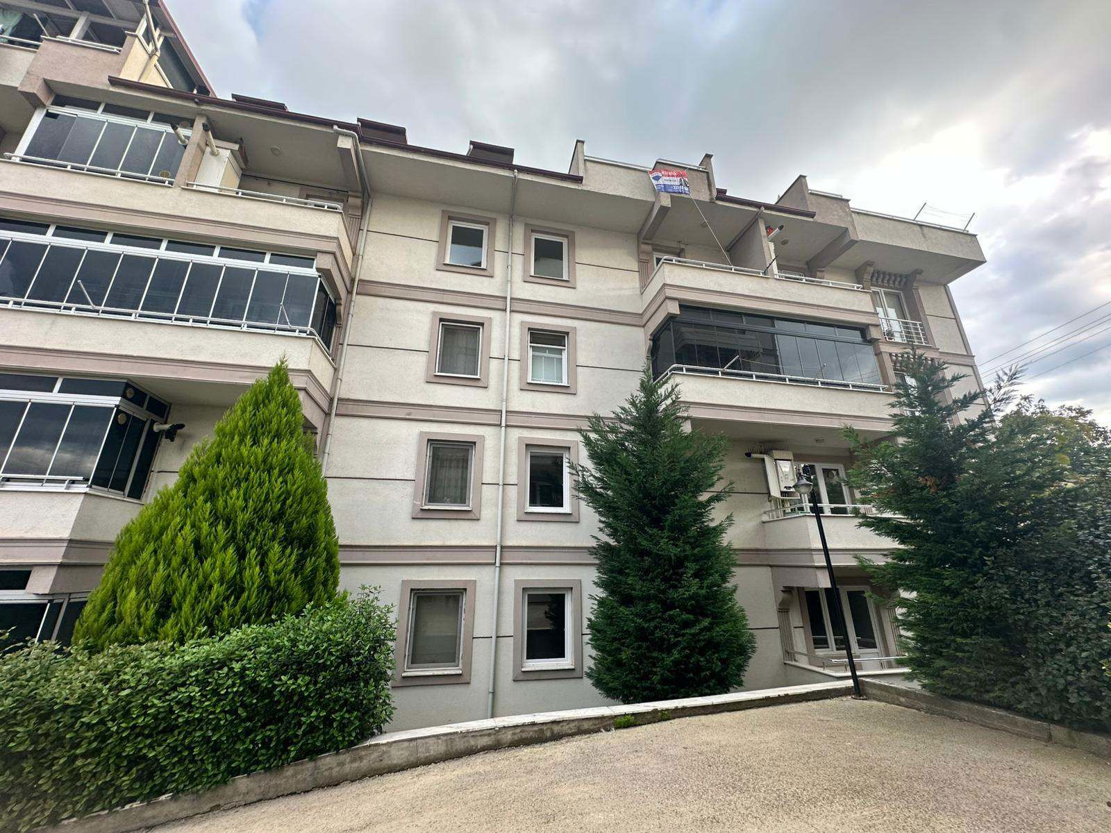 YEŞİLYURT MAHALLESİNDE NEZİH SİTE İÇERİSİNDE BAKIMLI 3+1 KİRALIK DAİRE