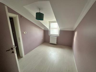 YEŞİLYURT MAHALLESİNDE NEZİH SİTE İÇERİSİNDE BAKIMLI 3+1 KİRALIK DAİRE