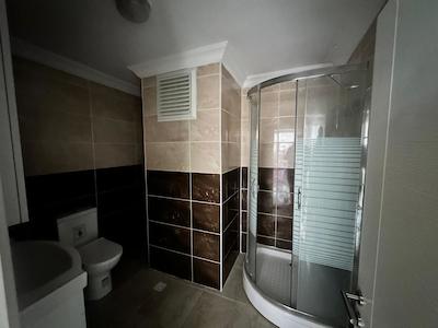 YEŞİLYURT MAHALLESİNDE NEZİH SİTE İÇERİSİNDE BAKIMLI 3+1 KİRALIK DAİRE