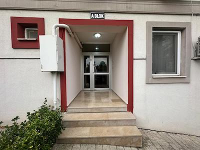 YEŞİLYURT MAHALLESİNDE NEZİH SİTE İÇERİSİNDE BAKIMLI 3+1 KİRALIK DAİRE