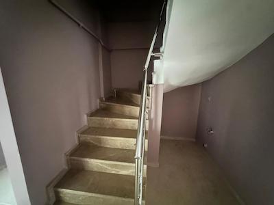 YEŞİLYURT MAHALLESİNDE NEZİH SİTE İÇERİSİNDE BAKIMLI 3+1 KİRALIK DAİRE