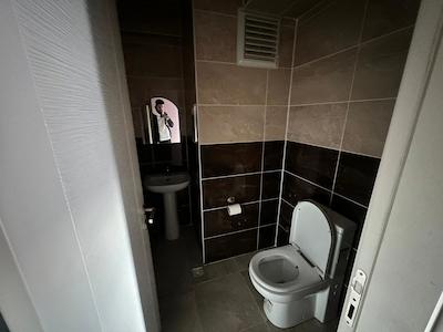 YEŞİLYURT MAHALLESİNDE NEZİH SİTE İÇERİSİNDE BAKIMLI 3+1 KİRALIK DAİRE