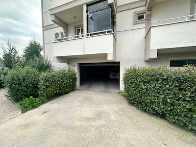 YEŞİLYURT MAHALLESİNDE NEZİH SİTE İÇERİSİNDE BAKIMLI 3+1 KİRALIK DAİRE