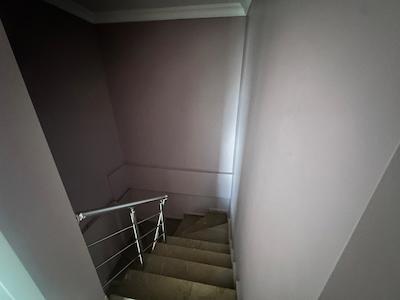 YEŞİLYURT MAHALLESİNDE NEZİH SİTE İÇERİSİNDE BAKIMLI 3+1 KİRALIK DAİRE