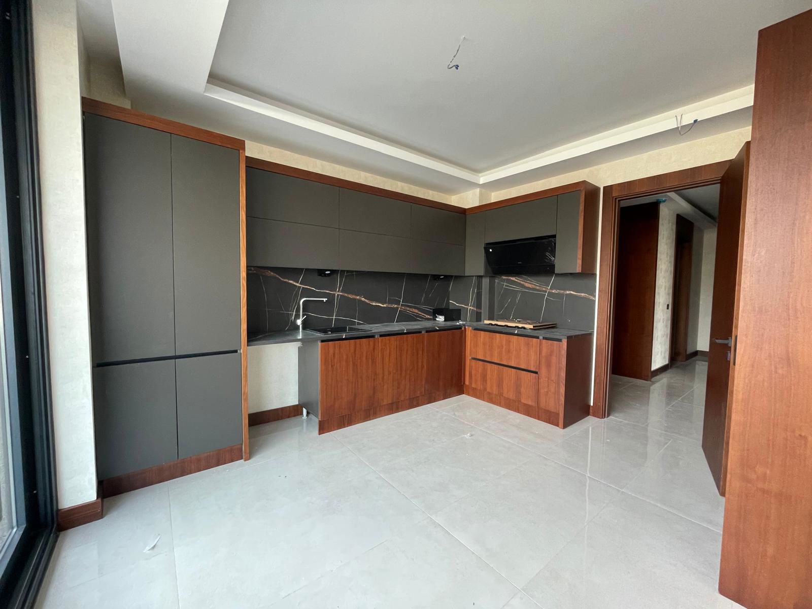 ALACAATLI BULVARINA CEPHE 4+1 275 M2