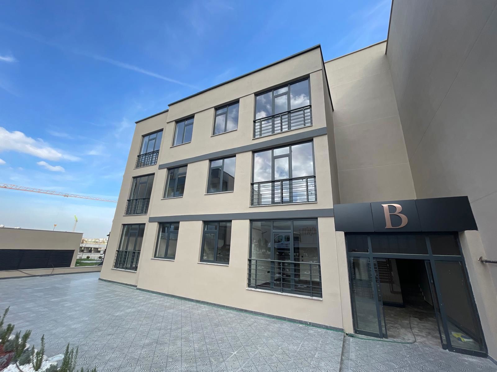 ALACAATLI BULVARINA CEPHE 4+1 275 M2