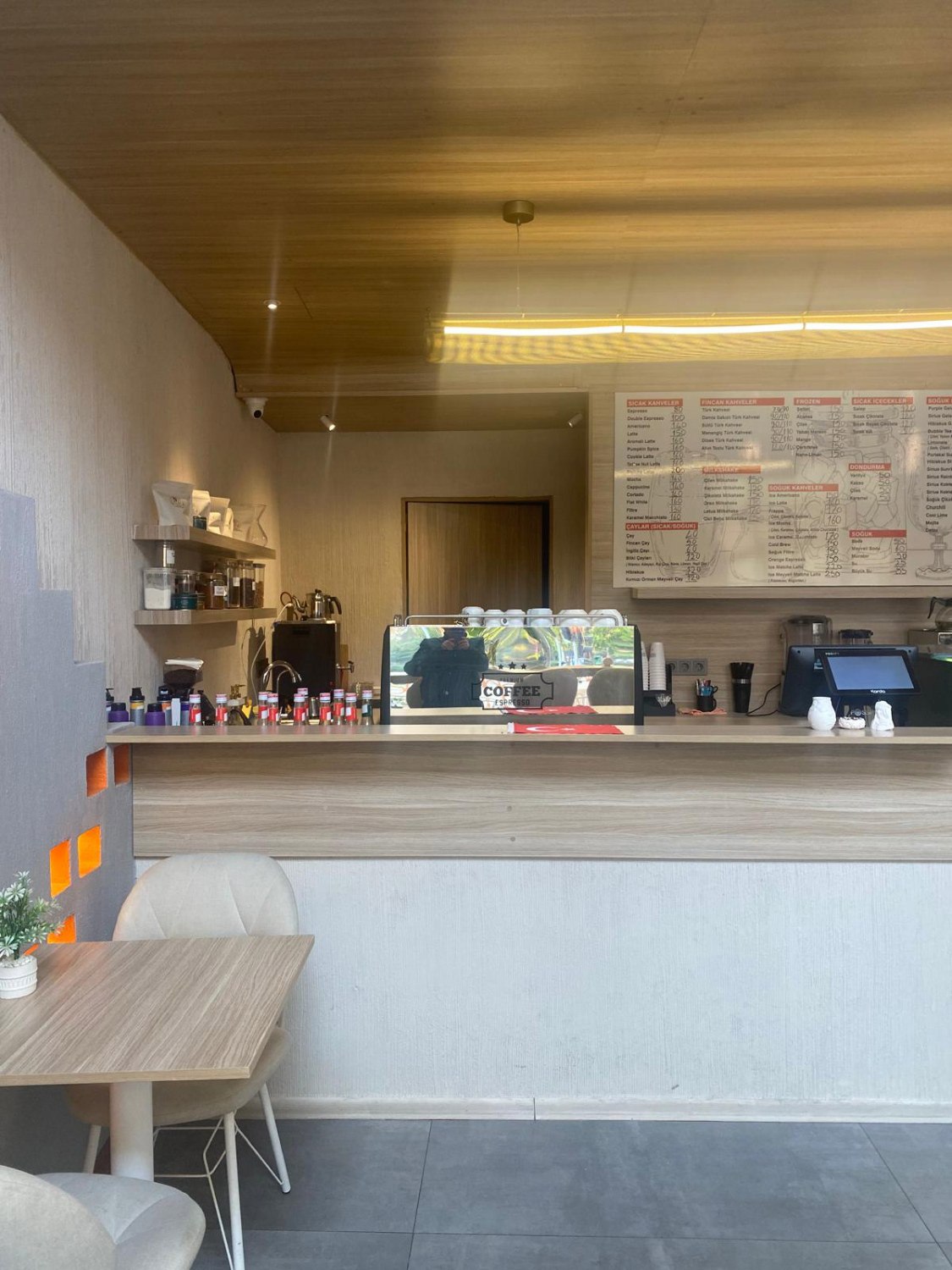 REMAX MODEL DEN GERZELE CADDE ÜZERINDE DEVREN KIRALIK CAFE