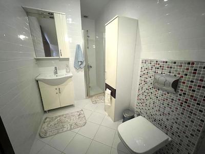 KÜÇÜKYALI ÇINAR'DA, 2 GİRİŞLİ,4 BANYOLU, 5+1 SATILIK DUBLEKS