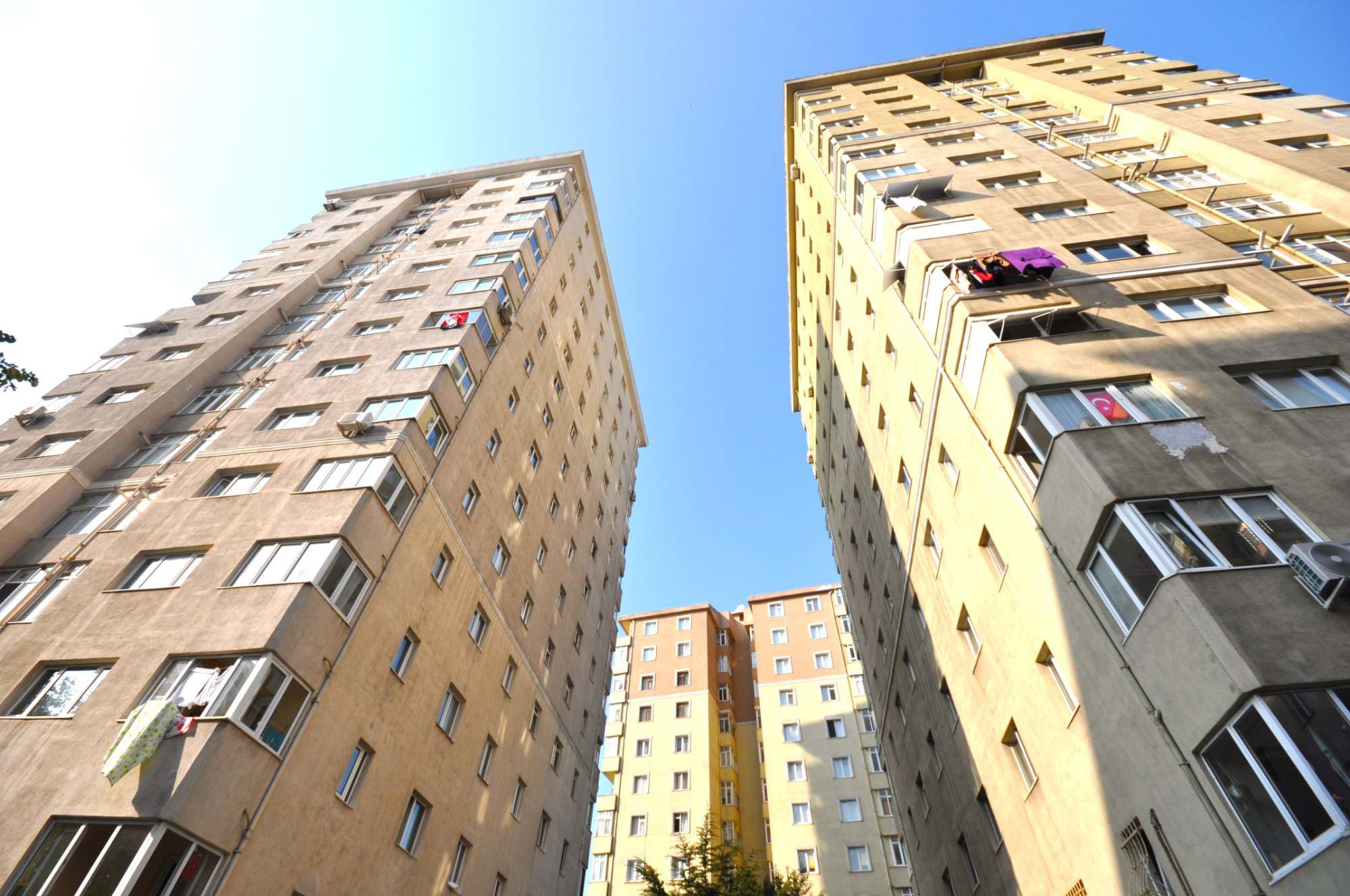 İÇERENKÖY CANER SİTESİ KAT MÜLKİYETLİ GENİŞ FERAH 2+1 DAİRE