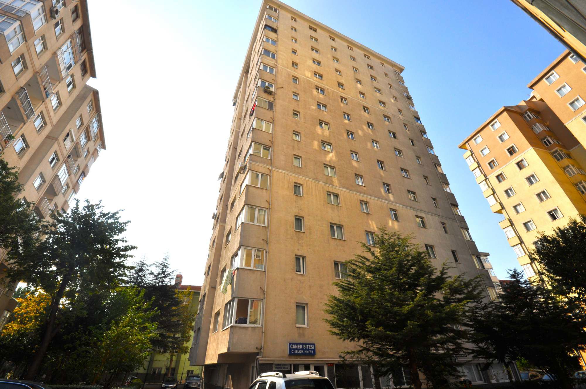 İÇERENKÖY CANER SİTESİ KAT MÜLKİYETLİ GENİŞ FERAH 2+1 DAİRE