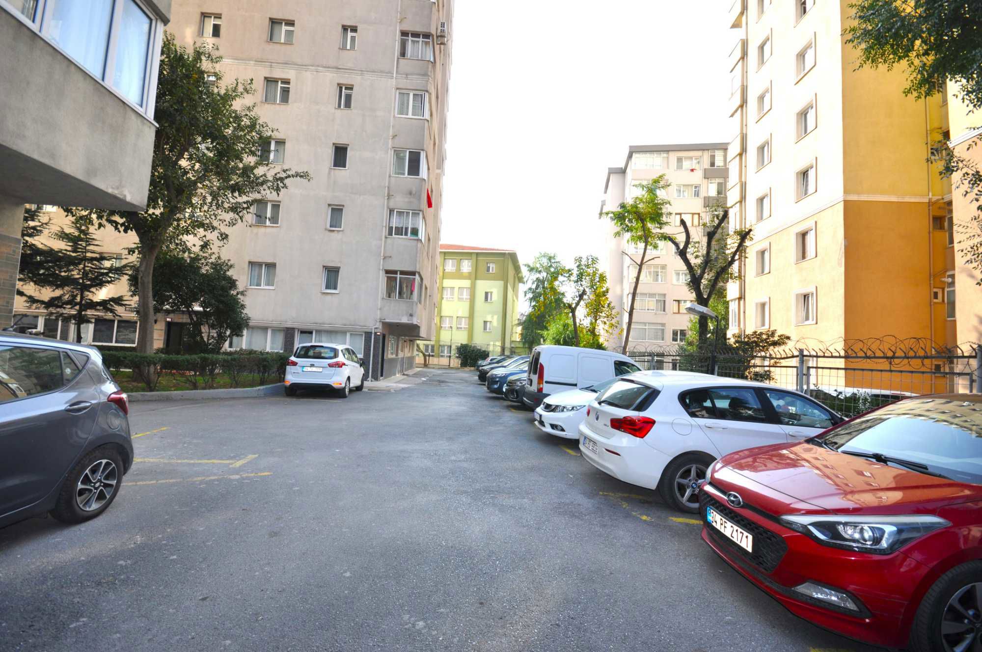 İÇERENKÖY CANER SİTESİ KAT MÜLKİYETLİ GENİŞ FERAH 2+1 DAİRE