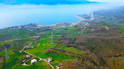 REMAX MAVİ'DEN SERDİVAN AŞAĞIDERE'DE GÖL MANZARALI SATILIK TARLA
