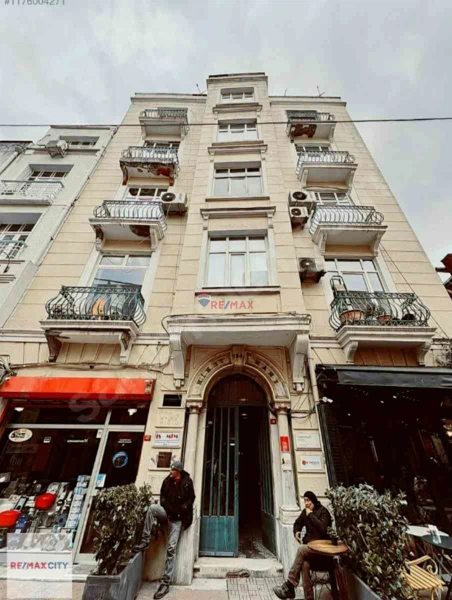 YATIRIMLIK FRANSIZ GEÇİDİ KARŞISINDA İÇİ YENİLENMİŞ SATILIK OFİS