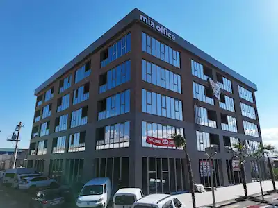 İZMIT MİA OFFICE'DE KIRALIK PRESTIJLI FIRSAT GENIŞ DÜKKAN/İŞYERI