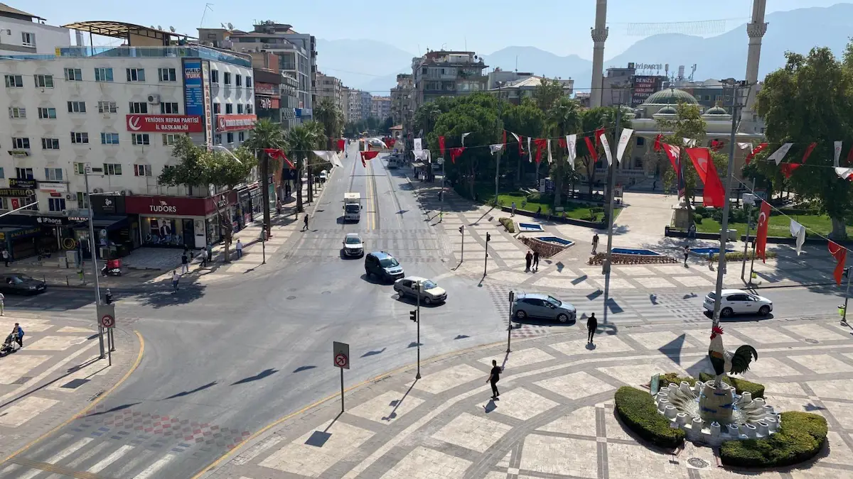 REMAX FORCE'DEN DELİKLİÇINAR MEYDANI KİRALIK FERAH İŞ YERİ 2+1