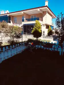 İSTANBUL'A YAKIN BAHÇEL,İ EŞYALI ,SİTE İÇİNDE HAVUZ CEPHELİ YAZLIK