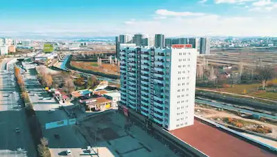 BULVARA CEPHE YÜKSEK KIRA GETIRILI SATILIK DÜKKAN/REMAX ENBATI