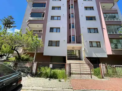 BEŞKAVAKLAR MAH. KİLERLİ, EBEVEYN BANYOLU, KAPALI GARAJLI GENİŞ 3+1 DAİRE