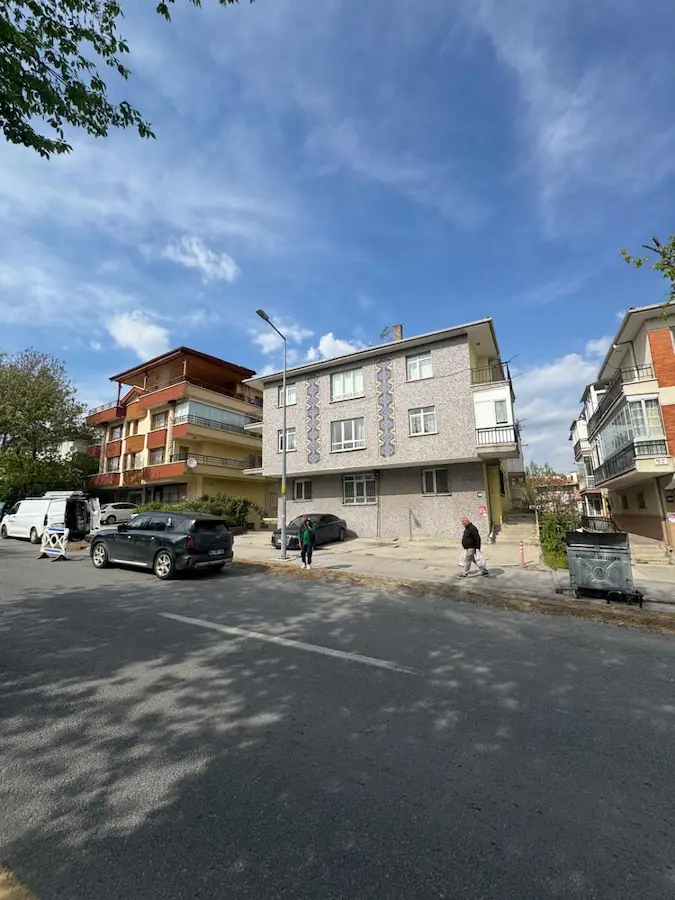 ETLIK AYVALI CADDESI ÜZERINDE | TADILATLI, MASRAFSIZ, MERKEZI KONUMDA 3+1 SATILIK DAIRE