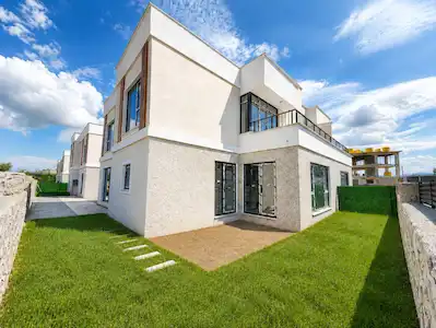 ÖMER İNAN REMAX KARAPINAR KÖŞE KONUMLU 205M² PRESTİJLİ 4+1 VİLLA