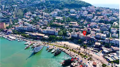 ALANYA İSKELE CADDESİ'NDE DENİZ MANZARALI KİRALIK DÜKKAN + DAİRE