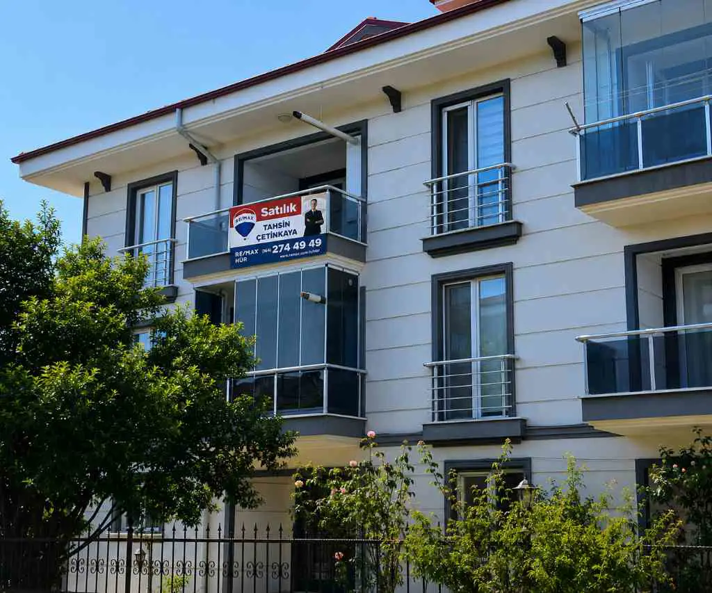 REMAX HÜR TAHSIN ÇETINKAYA'DAN AVM YAKININDA DUBLEX DAİRE