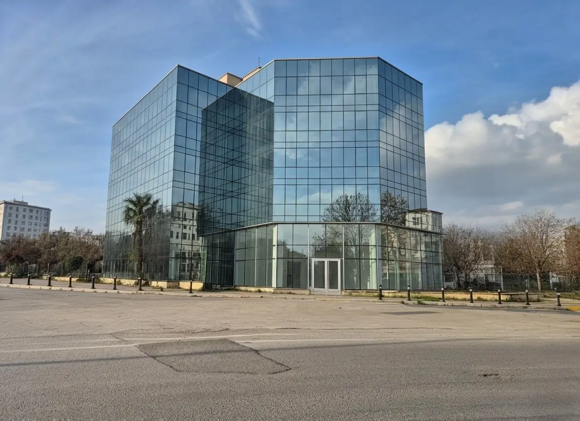 PENDİK MERKEZİ KONUMDA 4000 M2 KURUMSALA KİRALIK KOMPLE BİNA