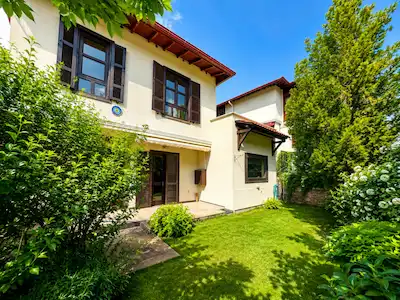 MESA KORU’DA FULL YAPILI, GENIŞ BAHÇELI, TAŞINMAYA HAZIR SATILIK VILLA