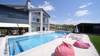 BAHÇELİEVLER 5+2 LÜKS VİLLA | 500 M² | HAVUZ & KAPALI GARAJ YÜKSEK TAVAN