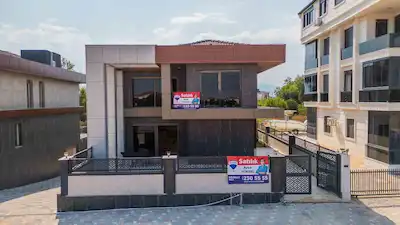 DÖŞEMEALTI - ALTINKALE MERKEZİ KONUMDA ASANSÖRLÜ VİLLA