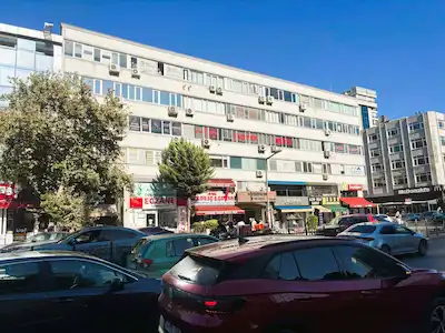 KIZILTOPRAK BAĞDAT CADDESİ ÜZERİNDE VEDAT HAN'DA 35 M² OFİS