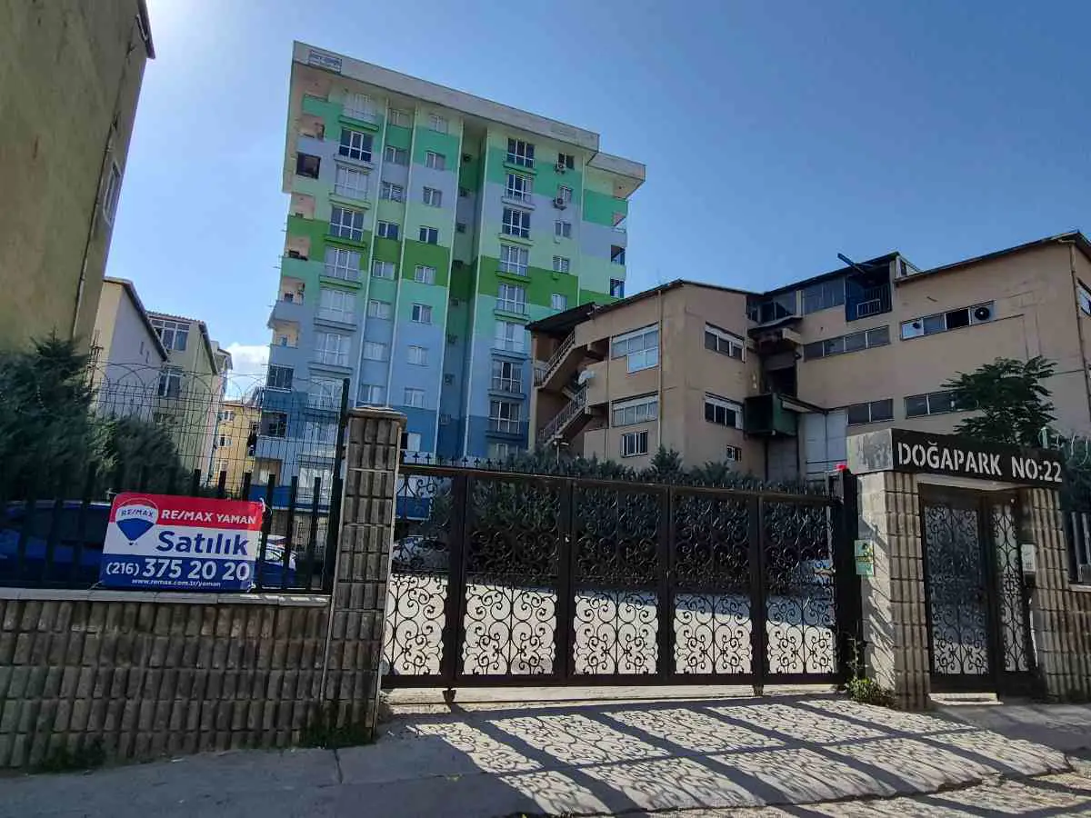 PENDIK GÜLLÜBAĞLAR'DA ÖNÜ AÇIK BOŞ 2+1 SATILIK DAIRE