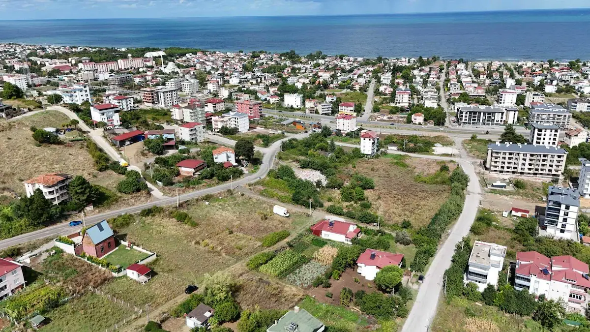 ÇAKIRLAR’DA 5 KAT İMARLI DENİZ MANZARALI ARSA