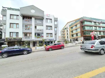 YILDIZ EVLER ANA CADDE YAKINI DÜKKAN VE 3+1 OFIS